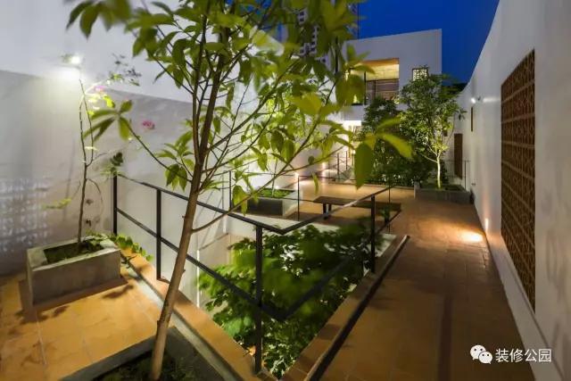 自建房屋做民宿，花磚庭院連廊不可少，狹長地塊也不怕