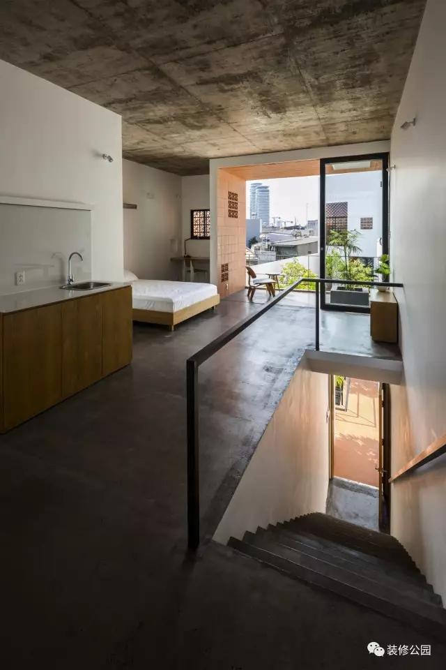 自建房屋做民宿，花磚庭院連廊不可少，狹長地塊也不怕