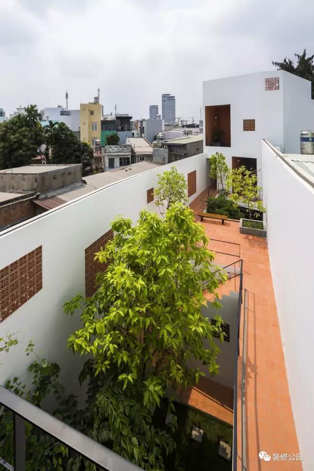 自建房屋做民宿，花磚庭院連廊不可少，狹長地塊也不怕