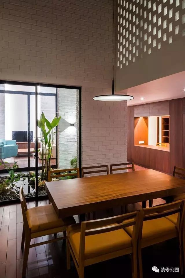 農(nóng)村別墅平屋頂坡屋頂都老了，看看人家樓梯頂，庭院露臺都包了