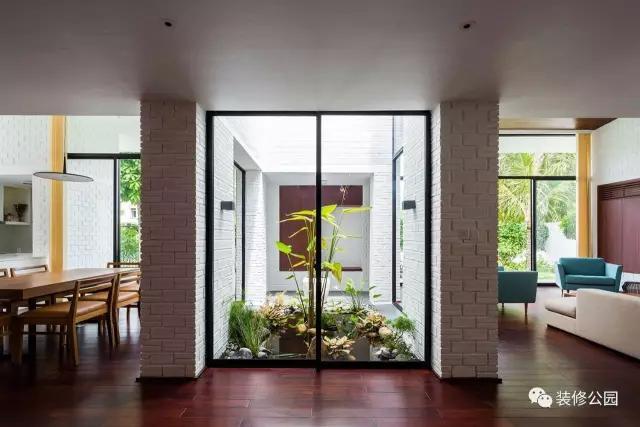 農(nóng)村別墅平屋頂坡屋頂都老了，看看人家樓梯頂，庭院露臺都包了