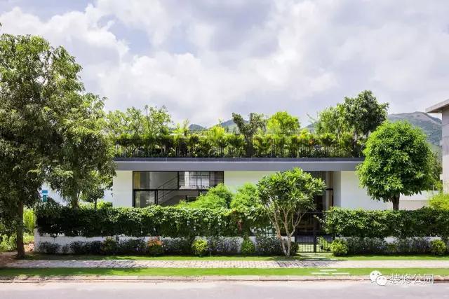 農(nóng)村別墅平屋頂坡屋頂都老了，看看人家樓梯頂，庭院露臺都包了