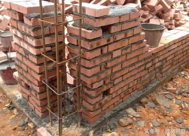 建房不易，開工一年多了，還只有個毛坯空殼子