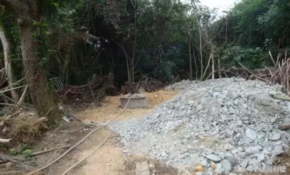 海南網(wǎng)友33萬農(nóng)村自建房，跟趙本山那套別墅有的一拼