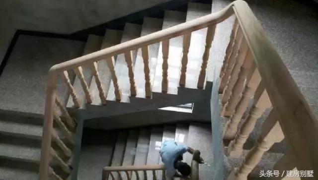 浙江網(wǎng)友自建三層別墅，拿100萬的別墅跟我換也不要