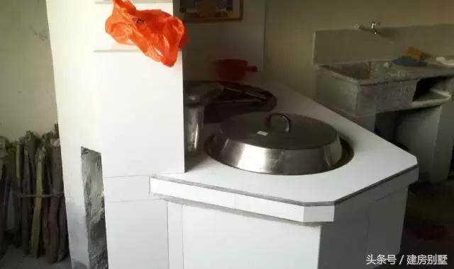 浙江網(wǎng)友自建三層別墅，拿100萬的別墅跟我換也不要