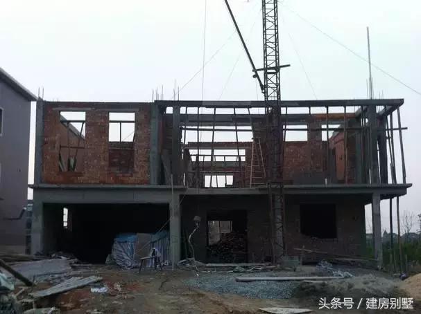 年薪8萬的80后小伙辭職回鄉建房，親戚們都說太值了