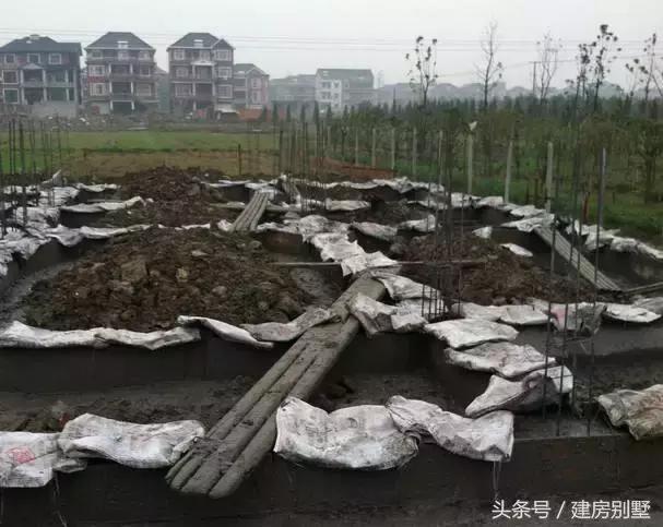 年薪8萬的80后小伙辭職回鄉建房，親戚們都說太值了