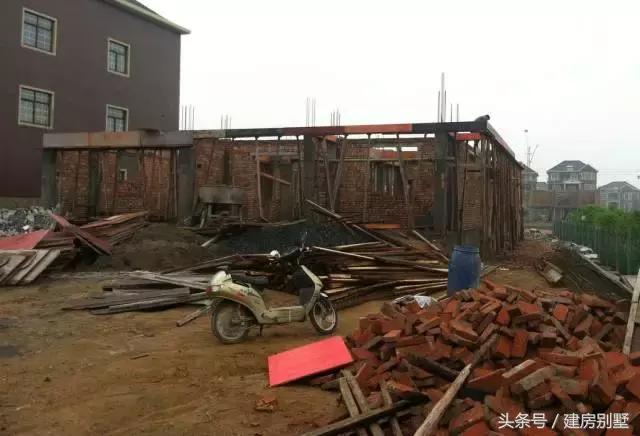 年薪8萬的80后小伙辭職回鄉建房，親戚們都說太值了