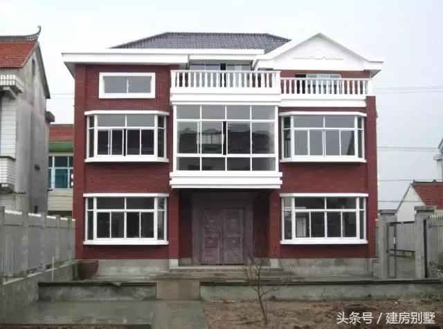 江蘇美女回娘家干了件動靜不小的事兒，鄰村的都跑來看熱鬧