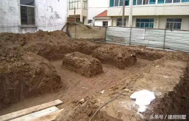 江蘇美女回娘家干了件動靜不小的事兒，鄰村的都跑來看熱鬧