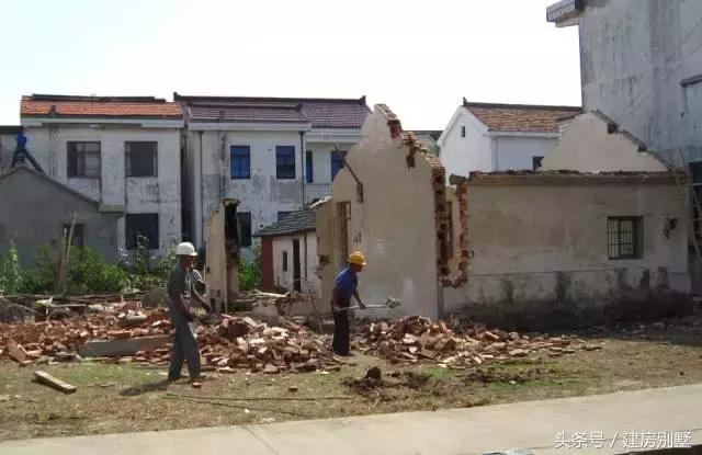 江蘇美女回娘家干了件動靜不小的事兒，鄰村的都跑來看熱鬧