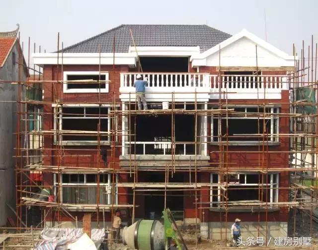 江蘇美女回娘家干了件動靜不小的事兒，鄰村的都跑來看熱鬧