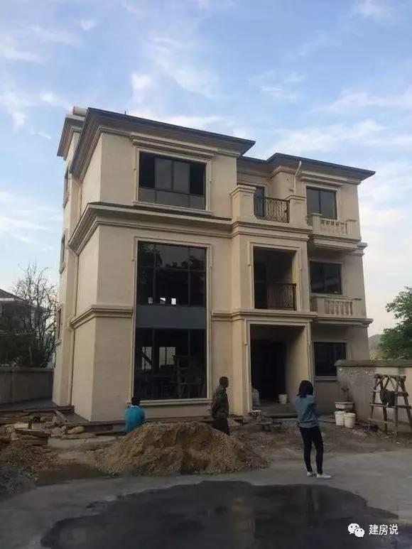 不到50萬建的三層農村別墅，真石漆外墻提高了檔次