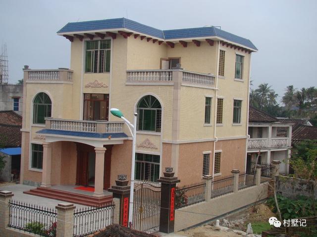 五款建成的別墅，現(xiàn)在農(nóng)村都要這樣做落地窗，才顯得大氣