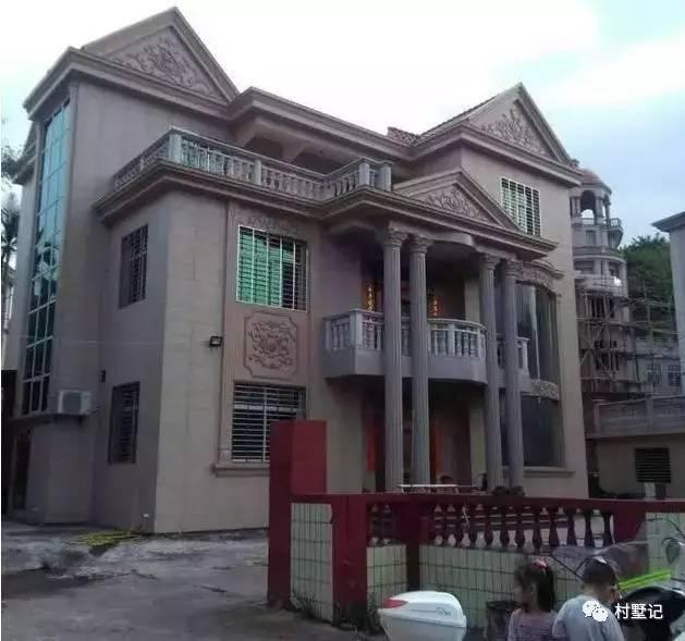 五款建成的別墅，現(xiàn)在農(nóng)村都要這樣做落地窗，才顯得大氣