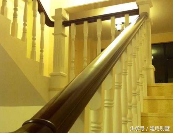 女漢子大年三十不看春晚籌劃建房，有壁爐、露臺和薔薇花墻