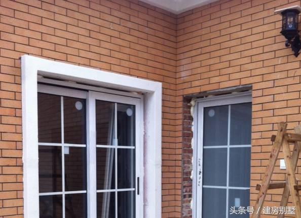 女漢子大年三十不看春晚籌劃建房，有壁爐、露臺和薔薇花墻