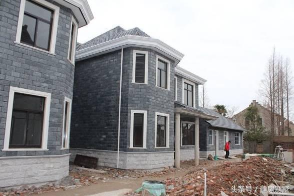 上海兄妹自建兩棟農村別墅，父母住在一層小平房，合適嗎？