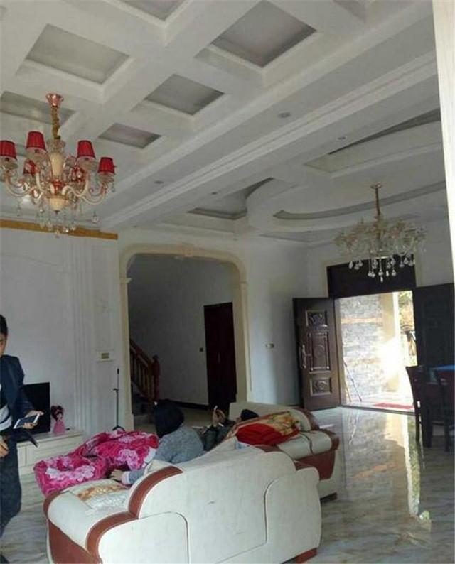 曬曬我的自建房，村里首富花了65萬蓋的，全村人都搶著要參觀