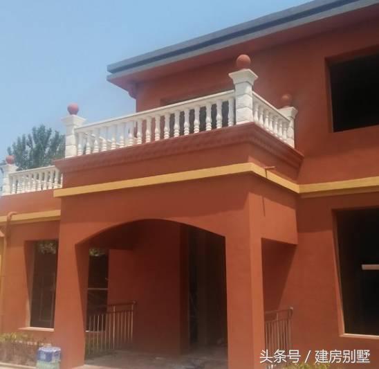 河北兄弟自建兩層聯排住宅，外觀氣勢仿若“故宮”