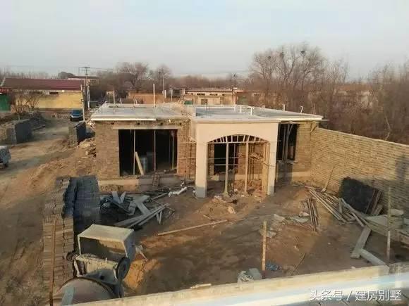 河北兄弟自建兩層聯排住宅，外觀氣勢仿若“故宮”