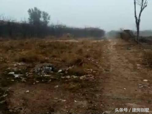 河北兄弟自建兩層聯排住宅，外觀氣勢仿若“故宮”