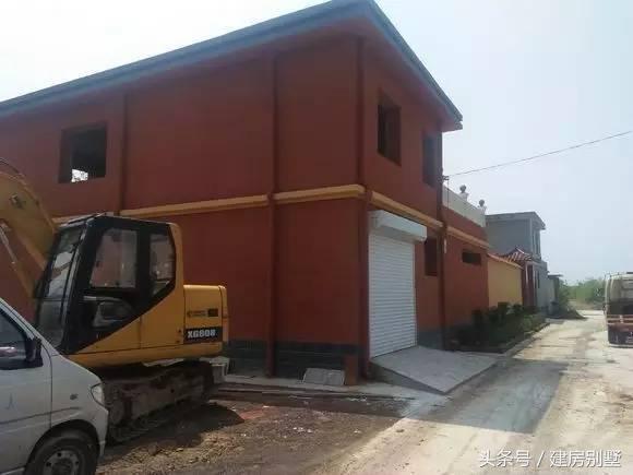 河北兄弟自建兩層聯排住宅，外觀氣勢仿若“故宮”