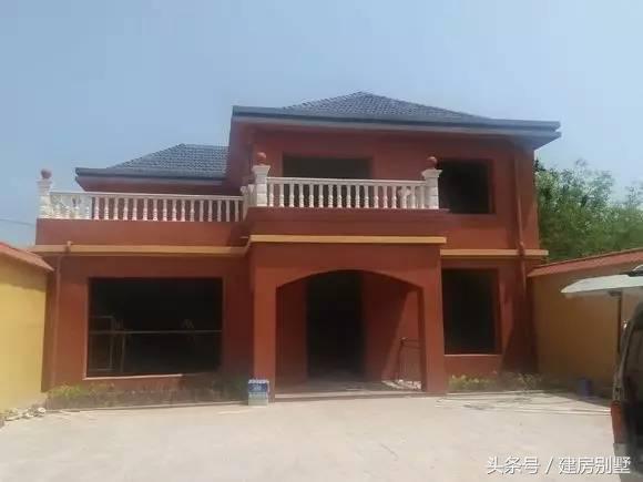 河北兄弟自建兩層聯排住宅，外觀氣勢仿若“故宮”