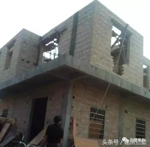 廉江海鮮老板自建四層農村別墅，價值70萬，你說值不值？