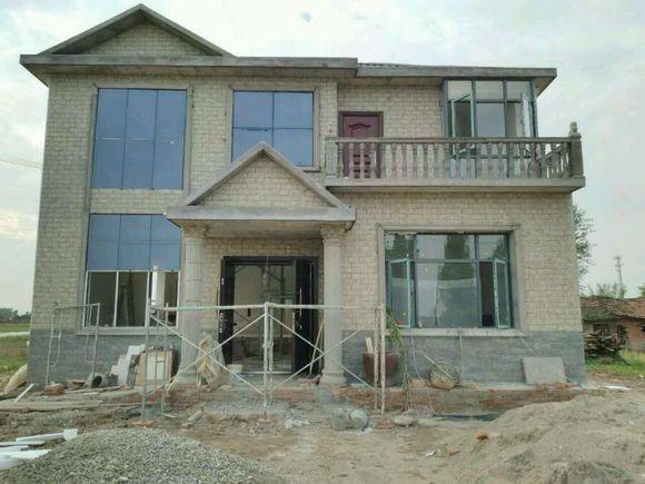 小伙花50萬為父母建別墅養(yǎng)老，卻被網(wǎng)友噴慘了