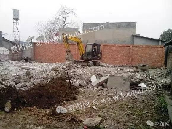 紅白搭配新農村三層大別墅，即精致又美觀好看極了！