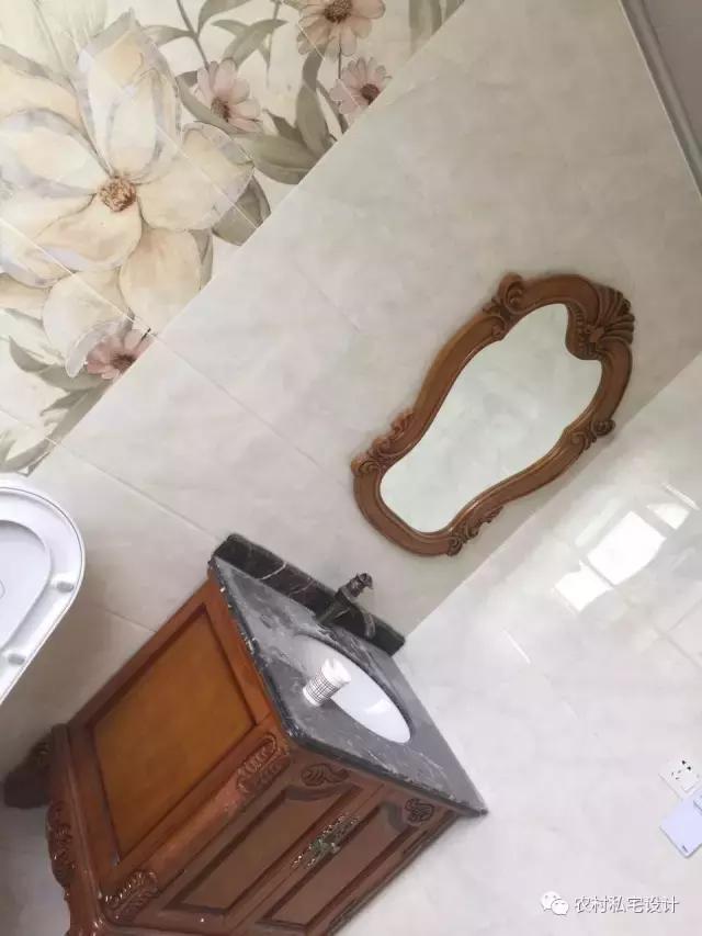 網(wǎng)友曬50萬農(nóng)村別墅，依山傍水還有花田半畝，鄰居嫉妒到不行