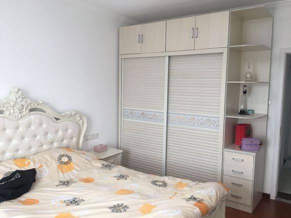 6萬簡單裝修的婚房，簡單美觀，可朋友都說墻上貼花太幼稚了，大家看看呢？