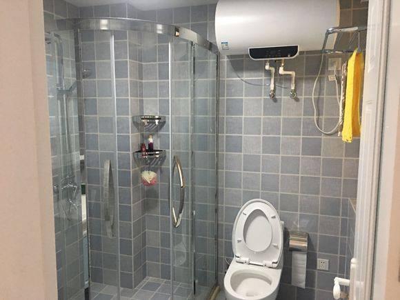 6萬簡單裝修的婚房，簡單美觀，可朋友都說墻上貼花太幼稚了，大家看看呢？