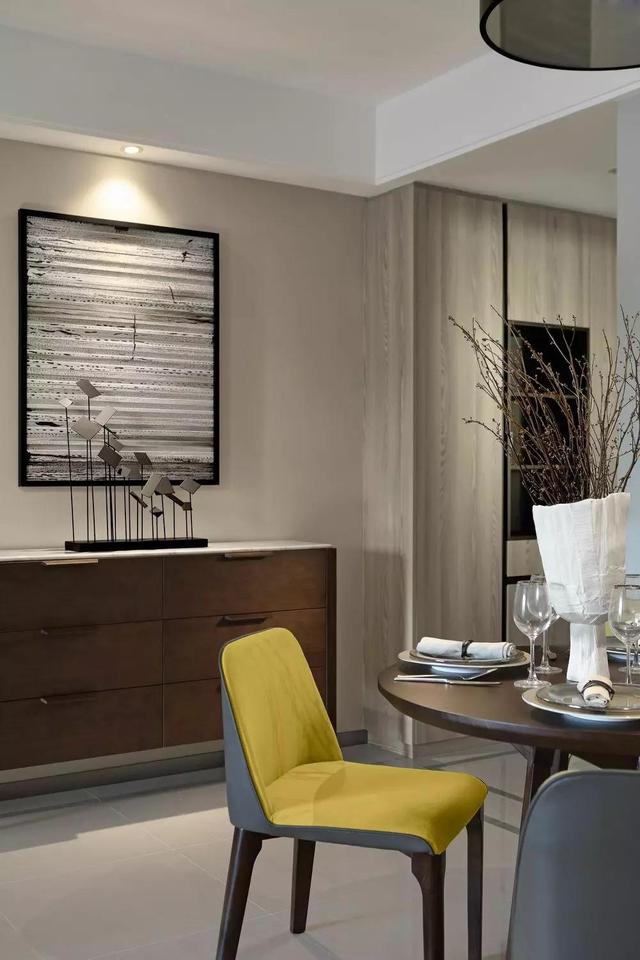 現(xiàn)代簡約風小戶型公寓裝修，92㎡，采用抽象化的藝術(shù)，灰度空間的高級感。