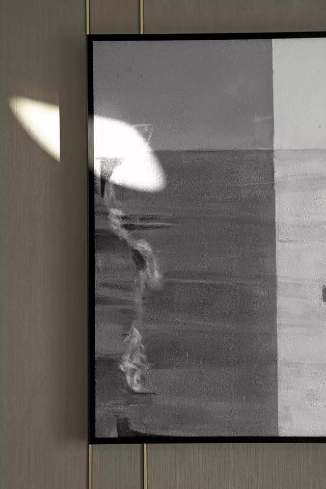 現(xiàn)代簡約風小戶型公寓裝修，92㎡，采用抽象化的藝術(shù)，灰度空間的高級感。