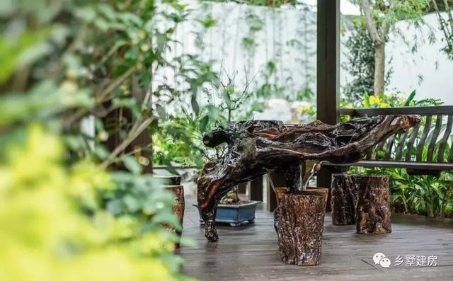 農村二層別墅圖主體造價僅需29萬左右，帶車庫、露臺，配超大庭院，既實用又美觀！