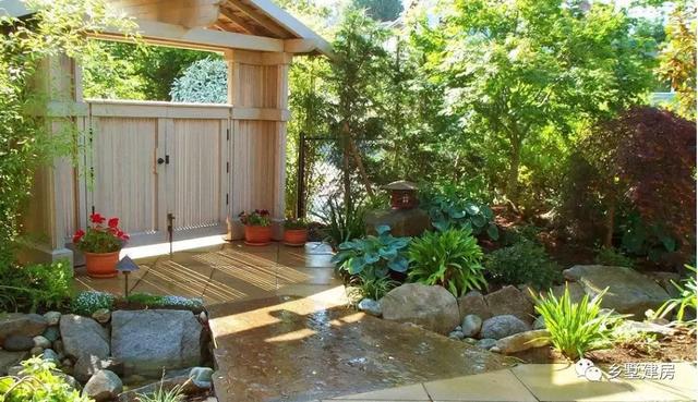 農村二層別墅圖主體造價僅需29萬左右，帶車庫、露臺，配超大庭院，既實用又美觀！