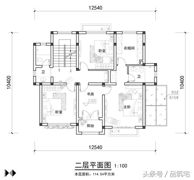 12X10三層西班牙風(fēng)格別墅圖，戶型方正、緊湊實用，有露臺有陽光房有院子，一家共享天倫~