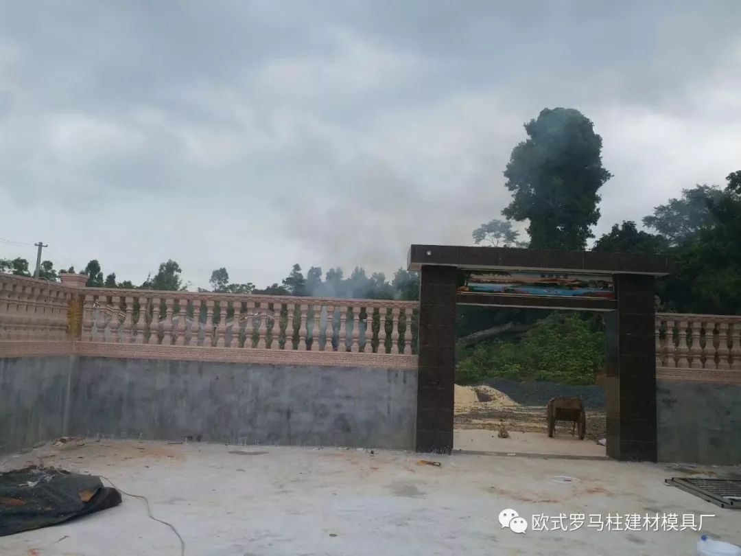 水泥藝術(shù)圍欄模具越來(lái)越流行，給城市和農(nóng)村增添色彩