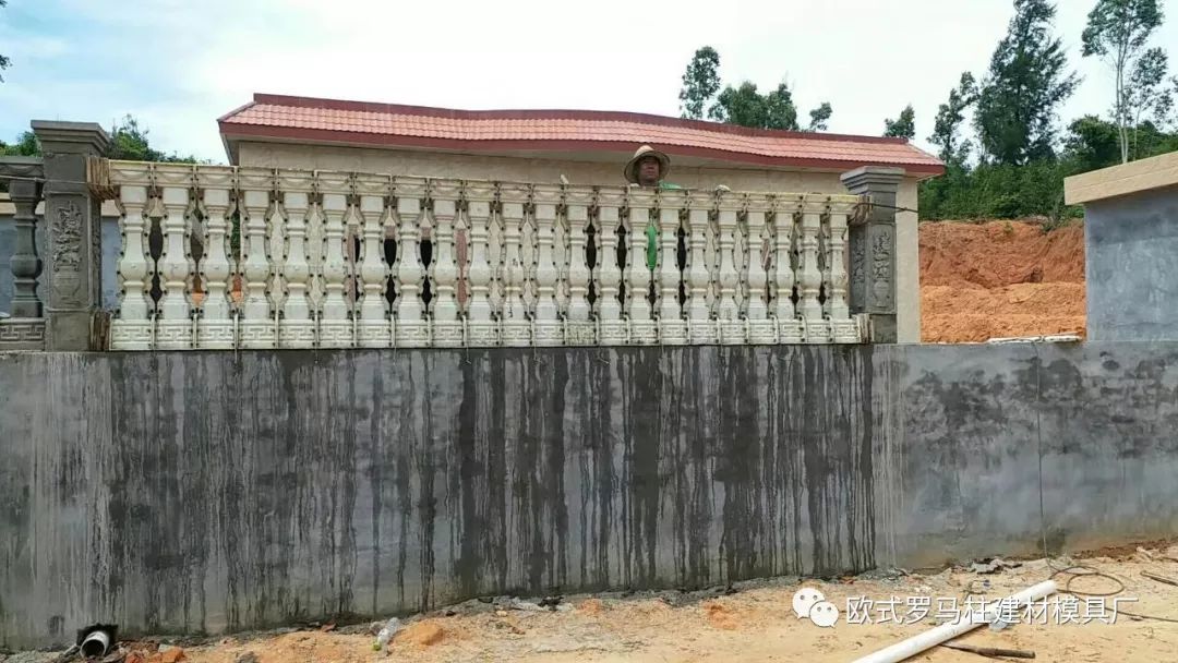 水泥藝術(shù)圍欄模具越來(lái)越流行，給城市和農(nóng)村增添色彩