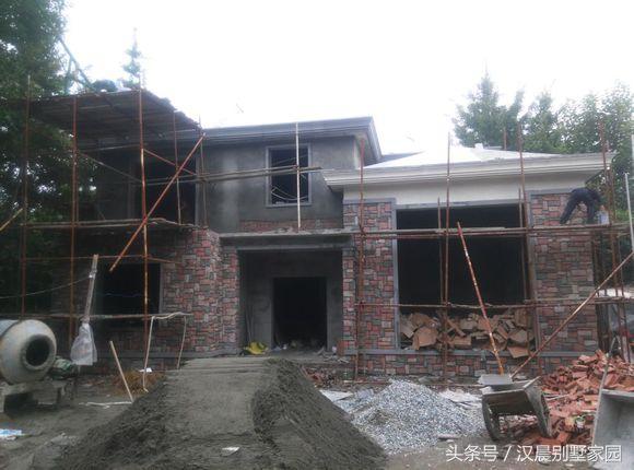 一棟漂亮實(shí)用的二層別墅圖，25萬建成，經(jīng)典布局永不過時