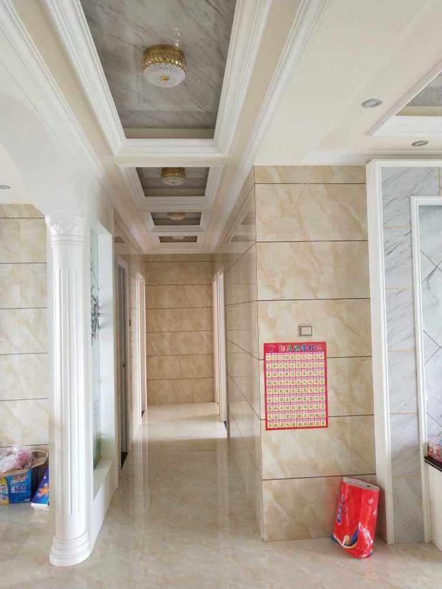 120平新房裝修花費(fèi)了22萬，客餐廳全瓷磚上墻，整體是簡潔明亮很耐看！