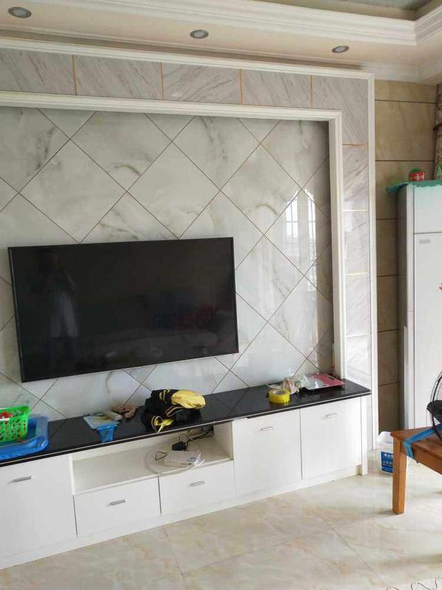 120平新房裝修花費(fèi)了22萬，客餐廳全瓷磚上墻，整體是簡潔明亮很耐看！