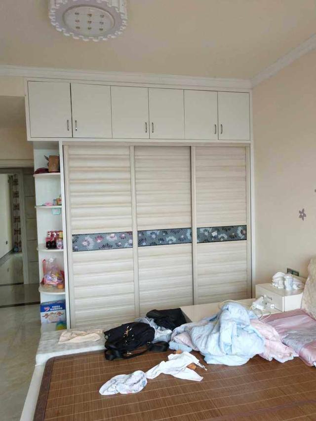 120平新房裝修花費(fèi)了22萬，客餐廳全瓷磚上墻，整體是簡潔明亮很耐看！