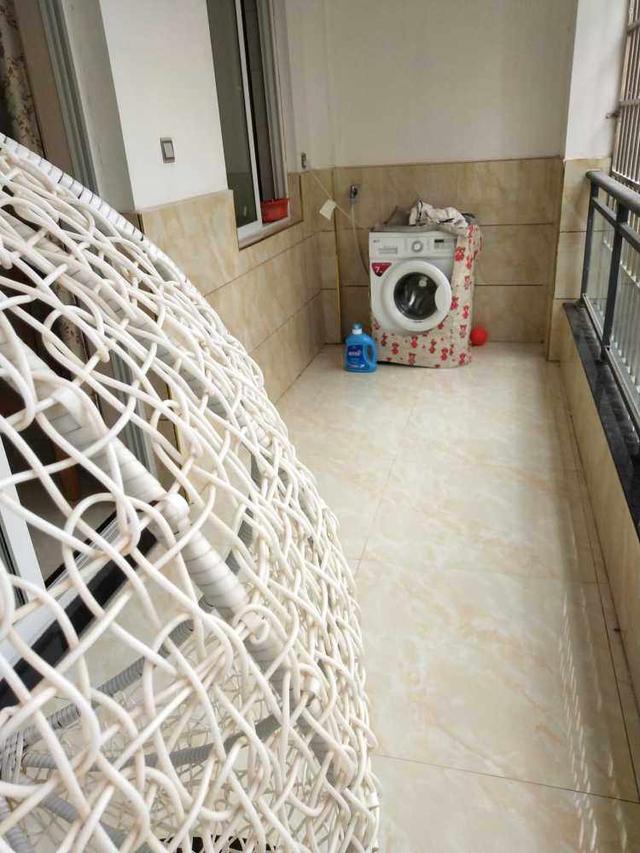 120平新房裝修花費(fèi)了22萬，客餐廳全瓷磚上墻，整體是簡潔明亮很耐看！