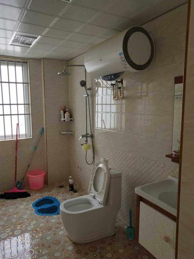 120平新房裝修花費(fèi)了22萬，客餐廳全瓷磚上墻，整體是簡潔明亮很耐看！