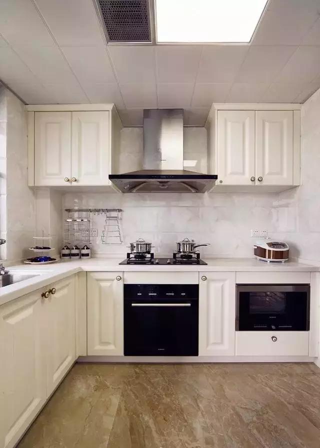 100平米三居室簡約美式風格裝修設計，整個色調為奶茶色，溫暖輕柔了整個空間！