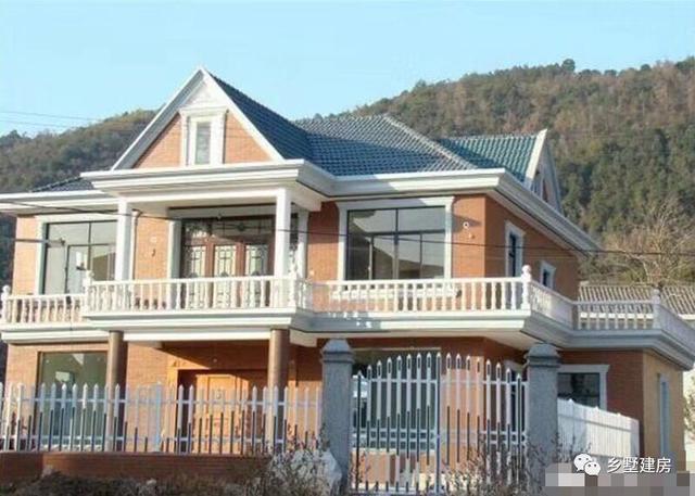 三款造型時(shí)尚亮麗的農(nóng)村別墅設(shè)計(jì)圖，超大客廳還有堂屋，造價(jià)不到30萬